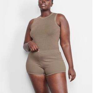 Skims Outdoor shorts size 4XL in Dessert New